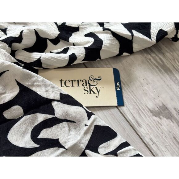 Terra & Sky plus size, black and white full blouse size 4X - Picture 13 of 13